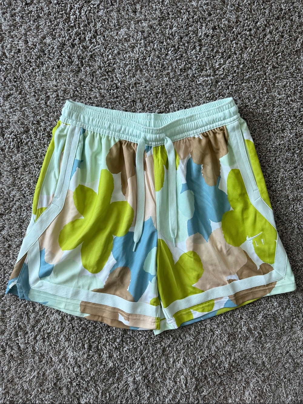 Nike Women's Fly Crossover Basketball Shorts ‘Pistachio Frost Heather’
